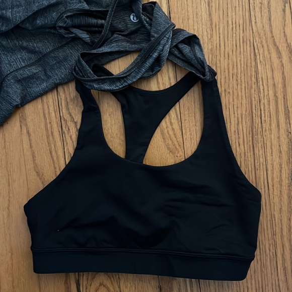 Lululemon Grey Tank with black built in sports bra (size 6) - Picture 4 of 4